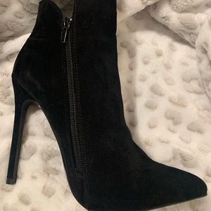 7.5 Black high heeled booties. 6 inch pencil thin heels. Faux black suede.